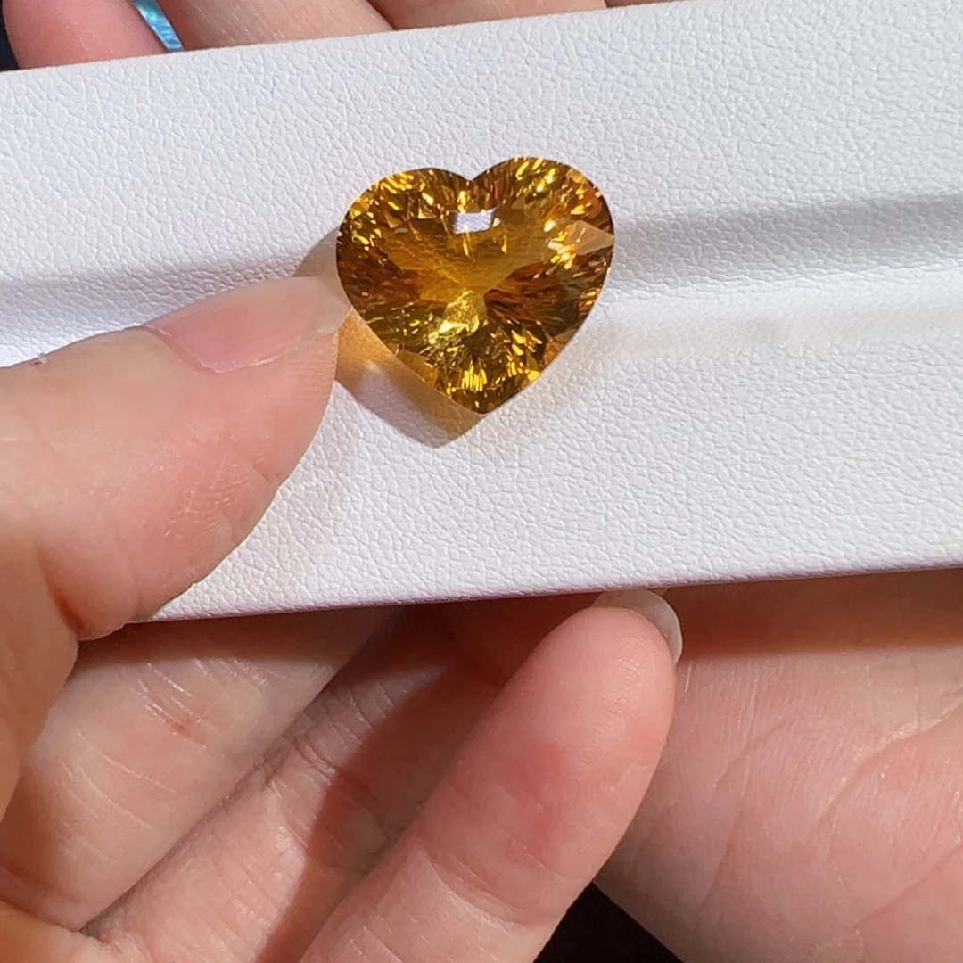 水晶珠宝半成品未镶嵌12.15ct心形黄水晶