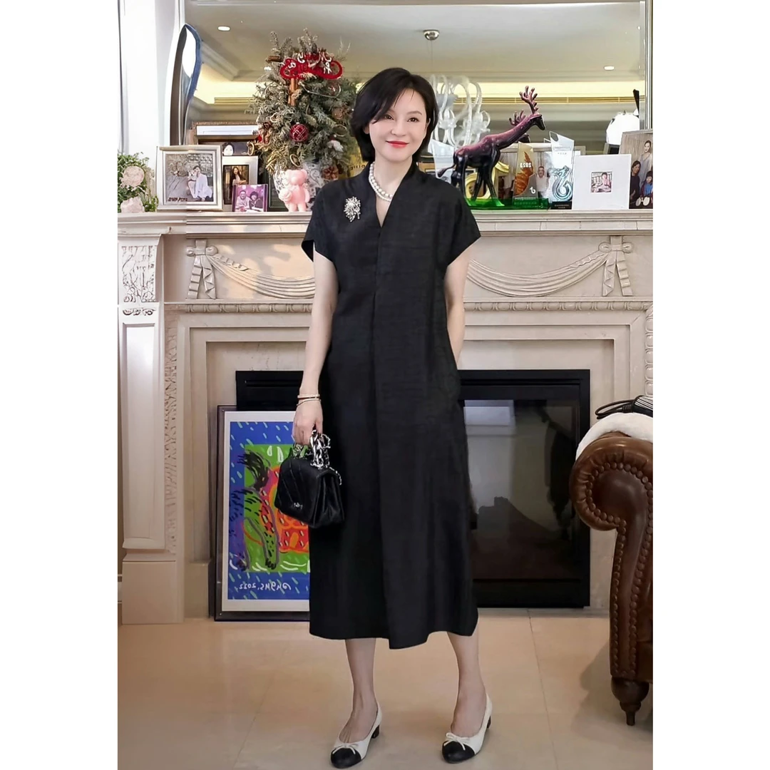 我是摩羯 松露小黑裙100桑蚕丝23MM龟裂纹舒适香云纱V领连衣裙