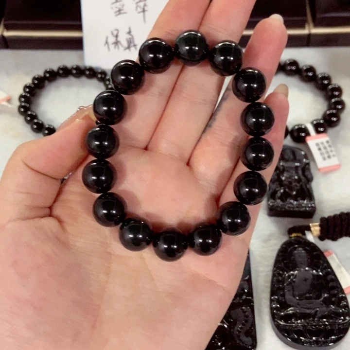 娄***金颈饰未镶嵌翡翠翡翠