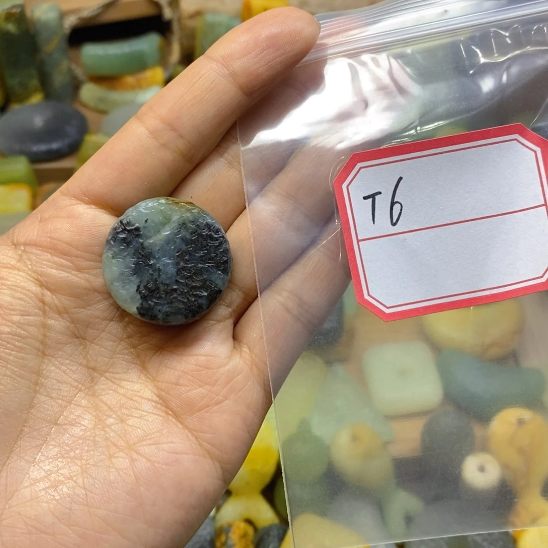 未镶嵌蛇纹石玉颈饰家***喵