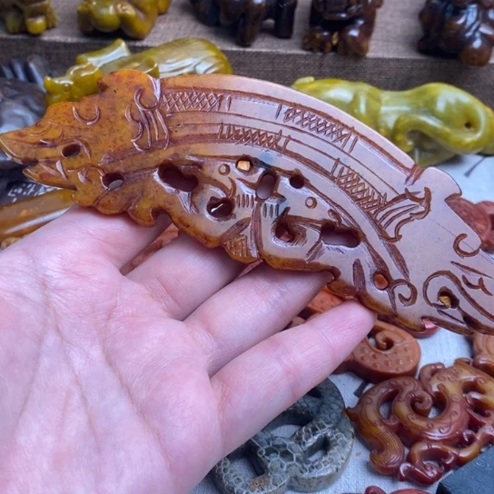 蛇纹石玉未镶嵌颈饰