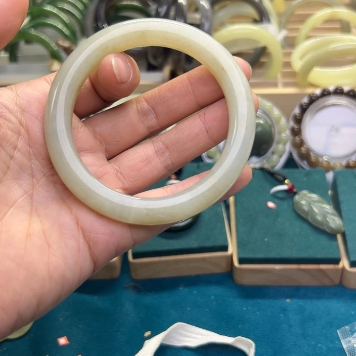 和田玉手镯未镶嵌59.5圈围0235