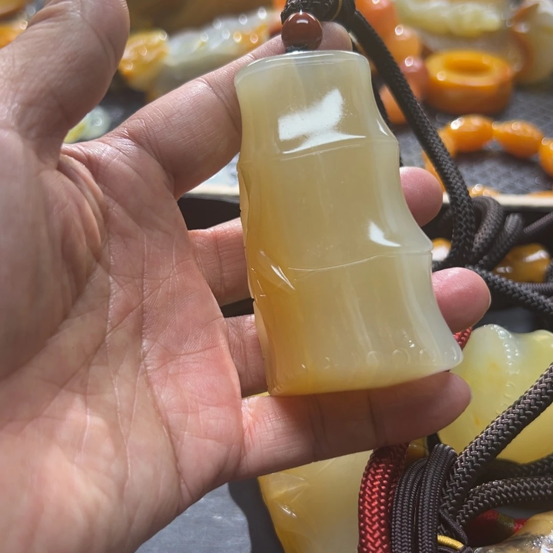 石英质玉未镶嵌颈饰
