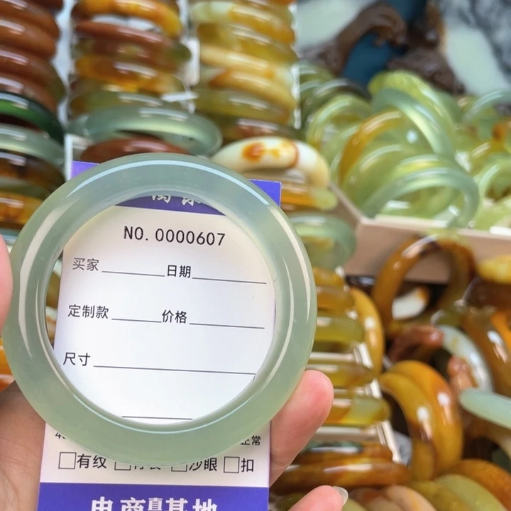 蛇纹石玉未镶嵌手镯明**好