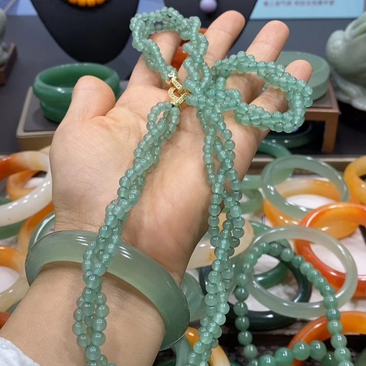 未镶嵌石英质玉（黄龙玉）手镯