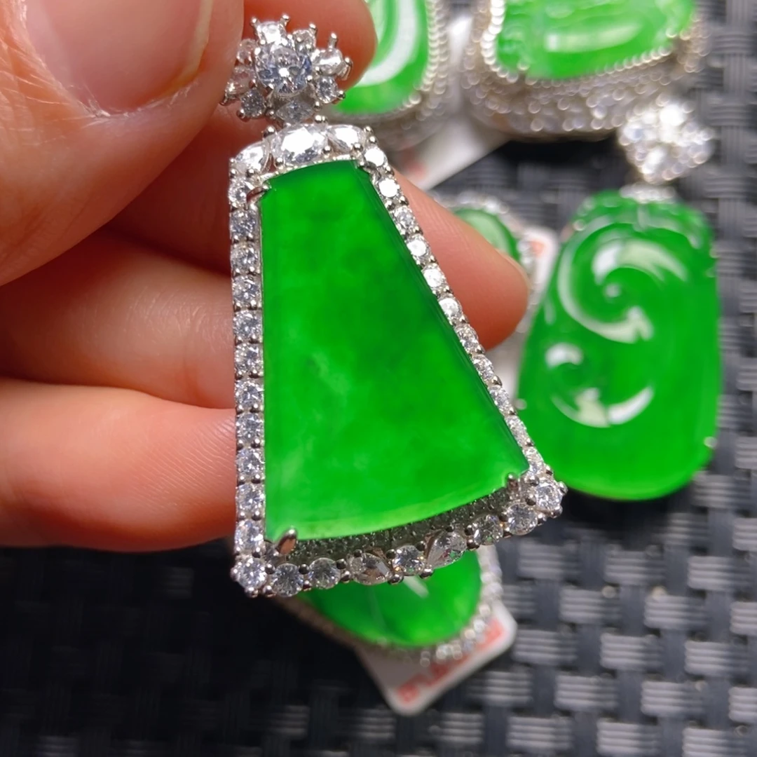 翡翠银S925镶嵌颈饰无事吊坠