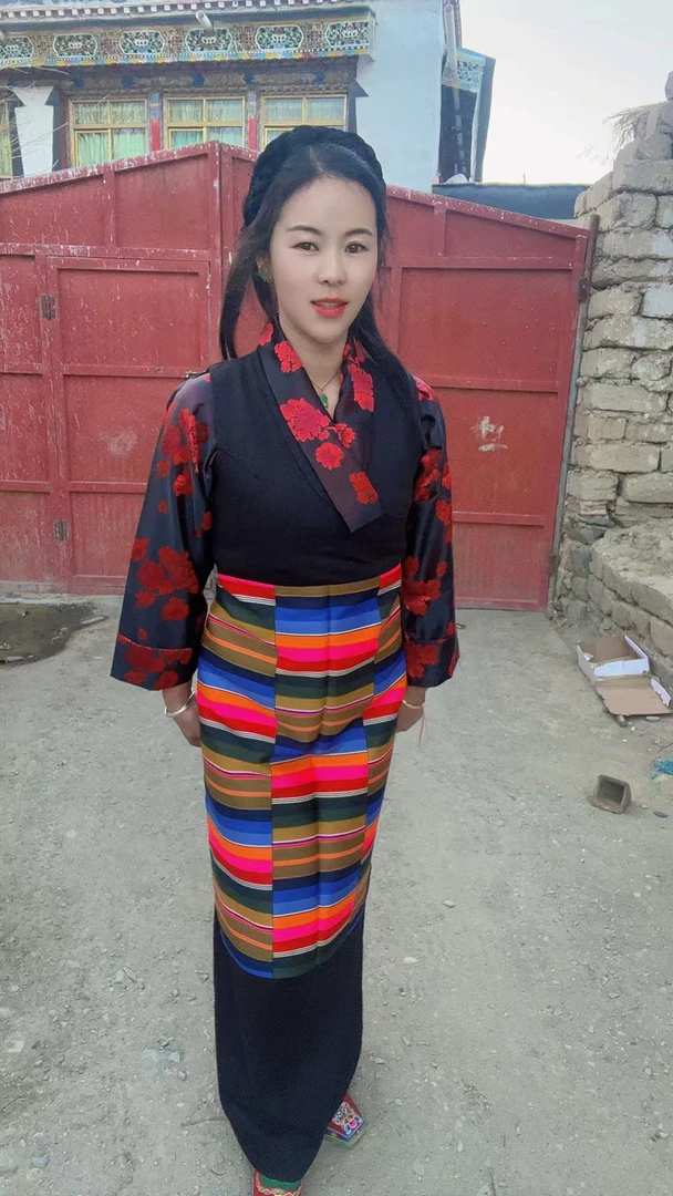 新款流行藏式藏袍三件套