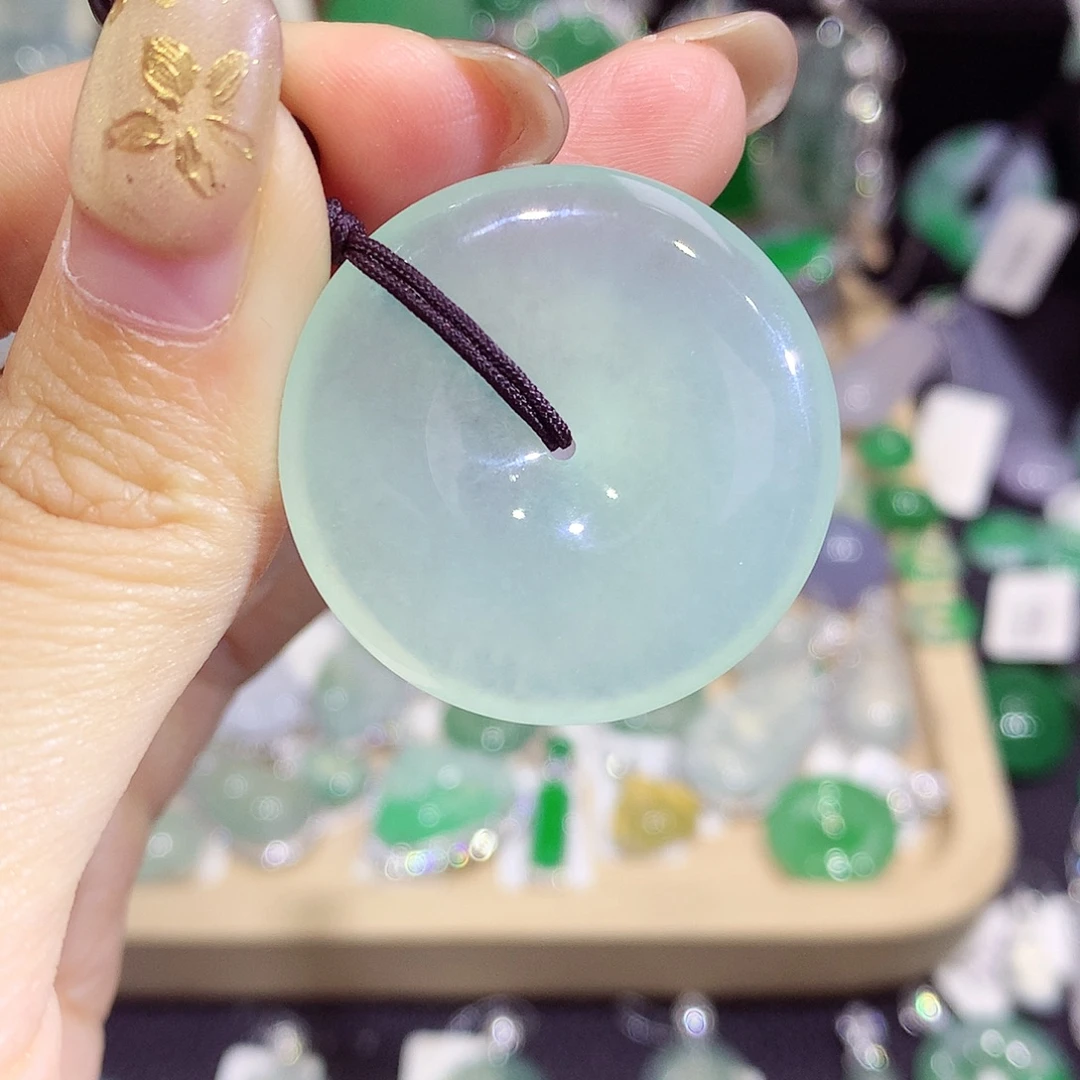 翡翠未镶嵌颈饰扣