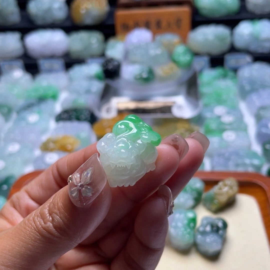 翡翠颈饰未镶嵌闪***单貔貅