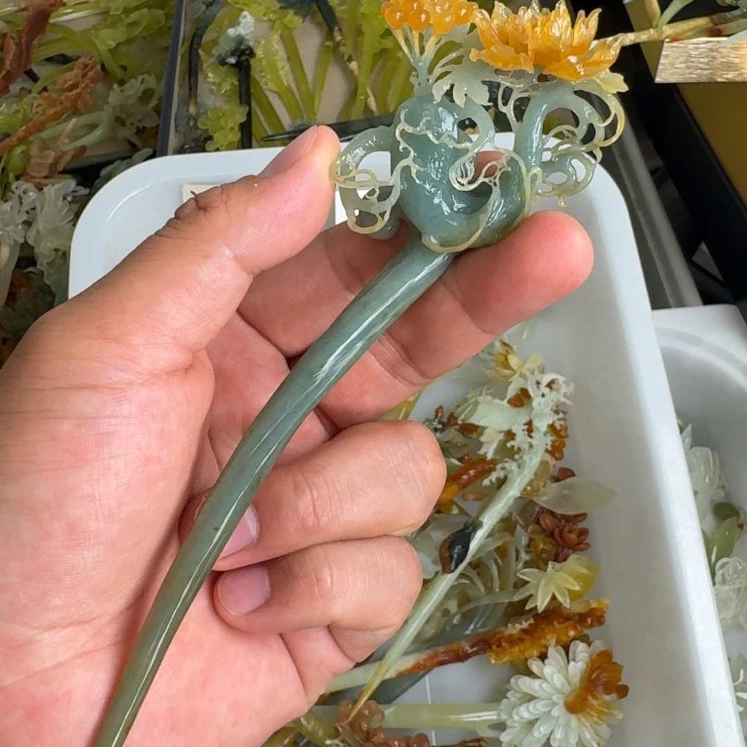 岫玉未镶嵌发饰岩