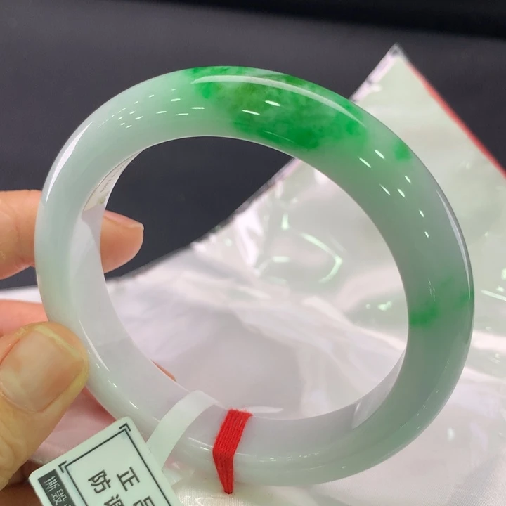 翡翠未镶嵌手镯正圈58