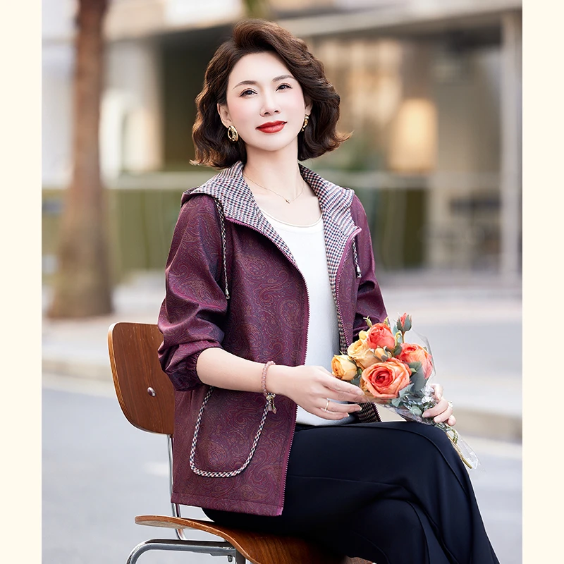 中年妈妈春装连帽外套2025新款洋气中老年女装休闲风衣夹克上衣服