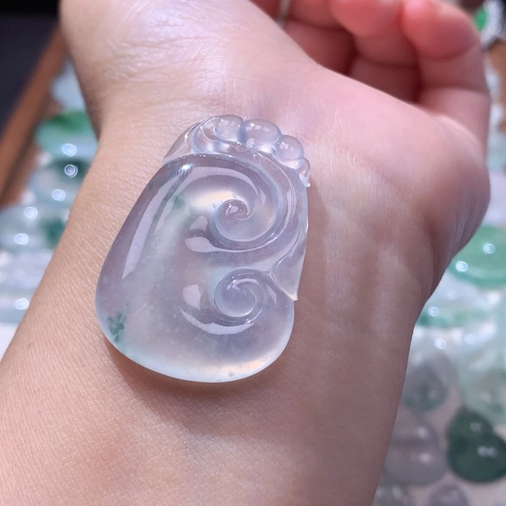颈饰未镶嵌翡翠高冰飘花大如意