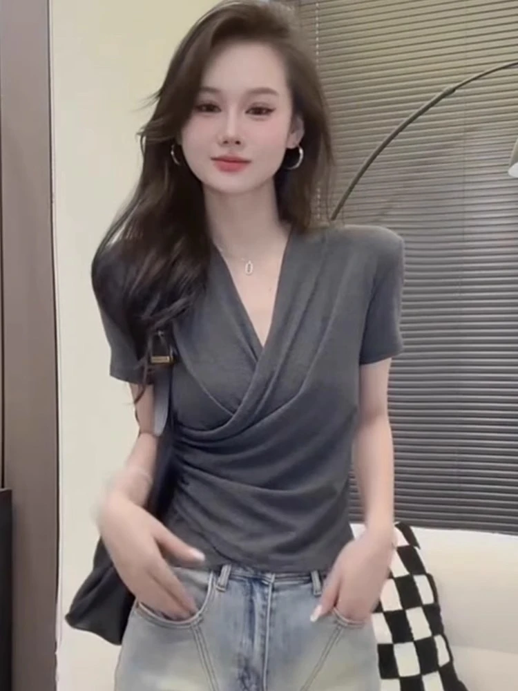 2025年夏季新款纯欲风V领交叉短袖T恤女装小个子收腰显瘦百搭上衣