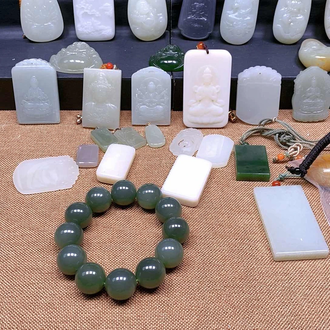 颈饰未镶嵌和田玉