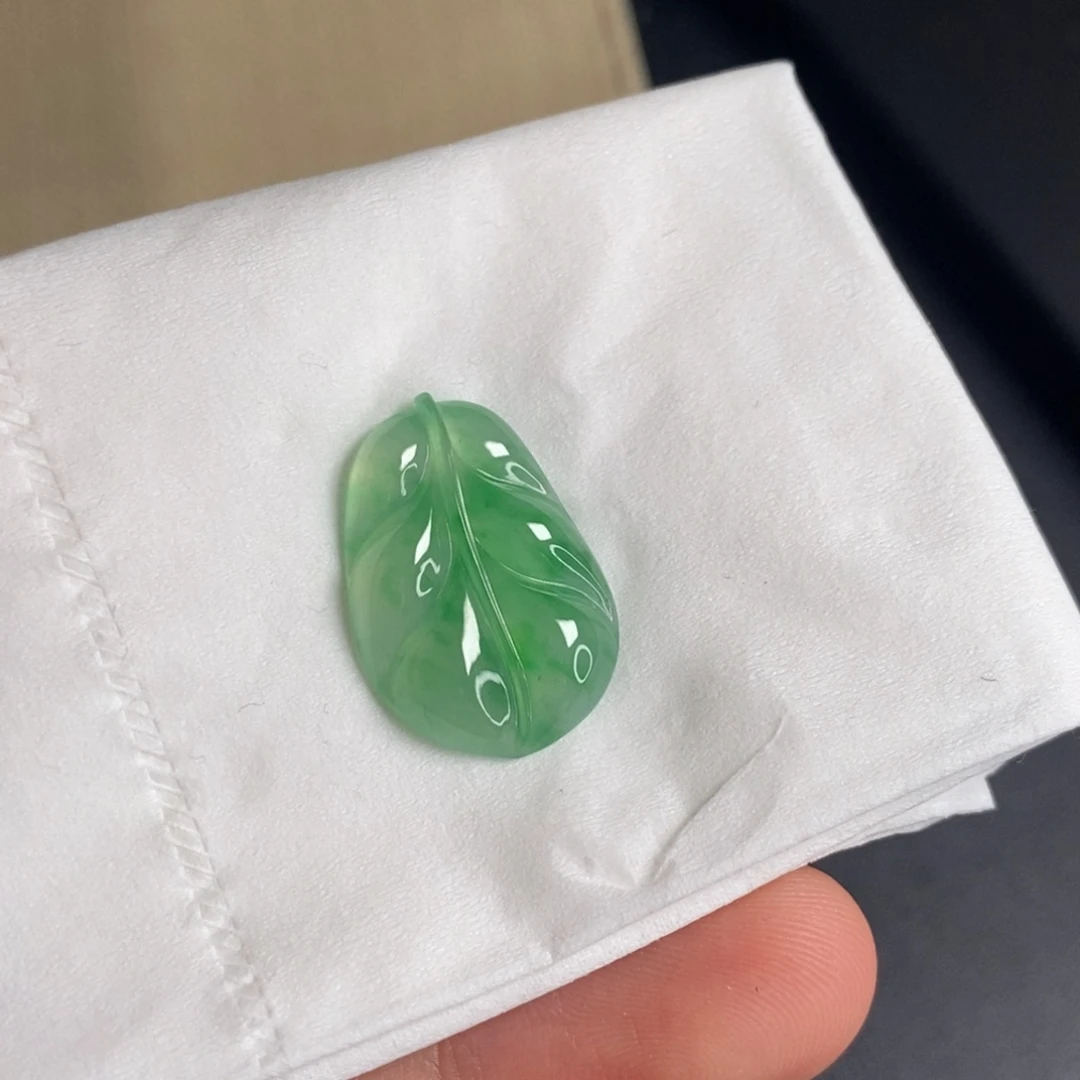 翡翠未镶嵌颈饰芭蕉叶