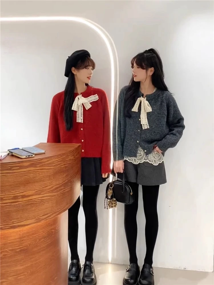 韩系秋冬新款蕾丝系带圆领爱心扣长袖毛绒绒针织开衫蓬松外套女