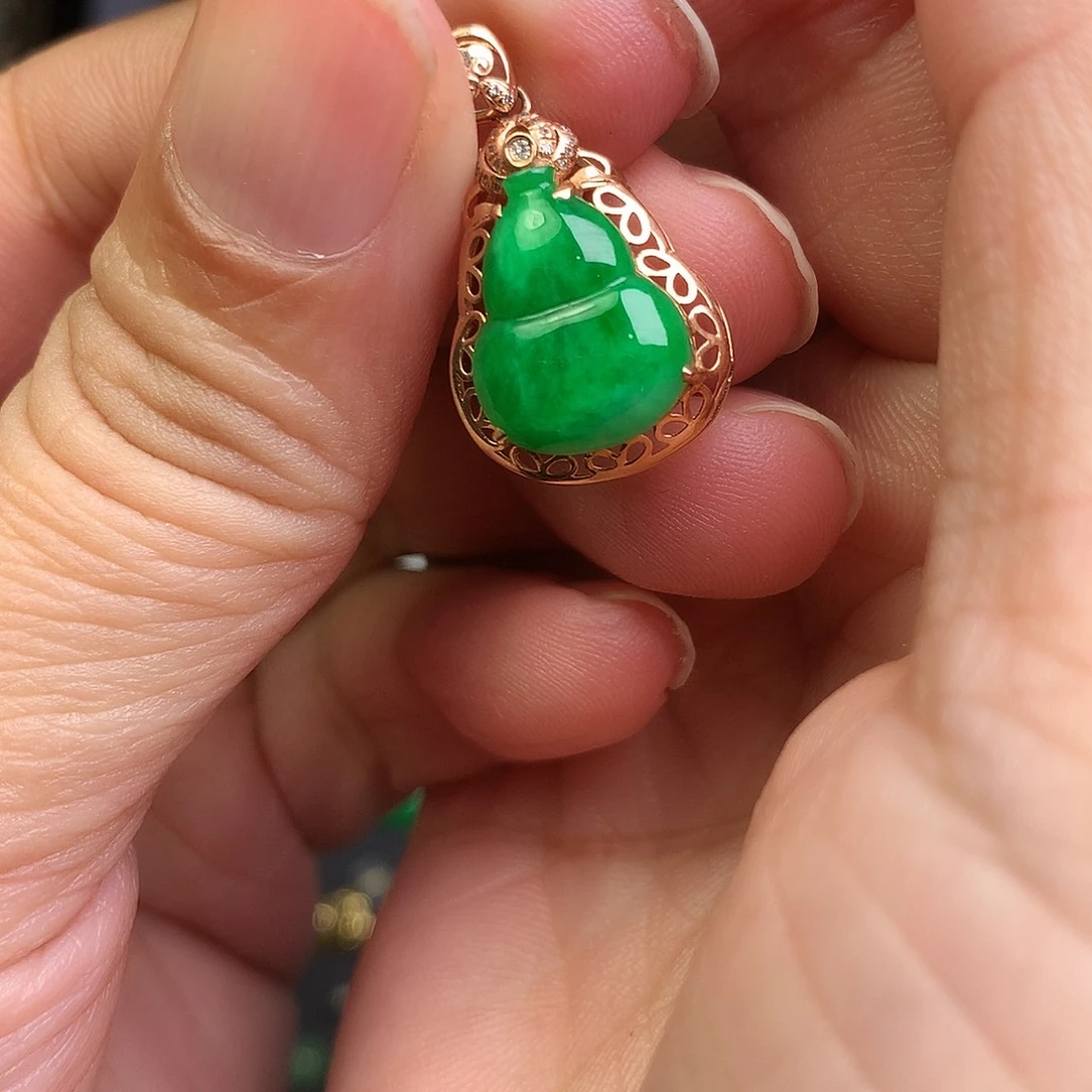 颈饰18K金镶嵌翡翠