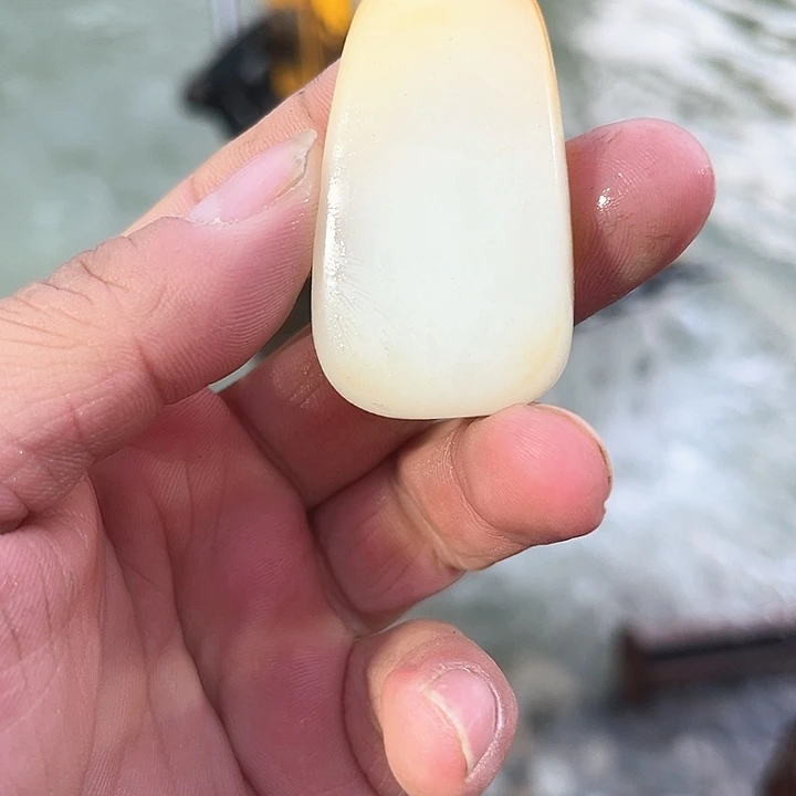 未镶嵌和田玉（糖玉）挂件