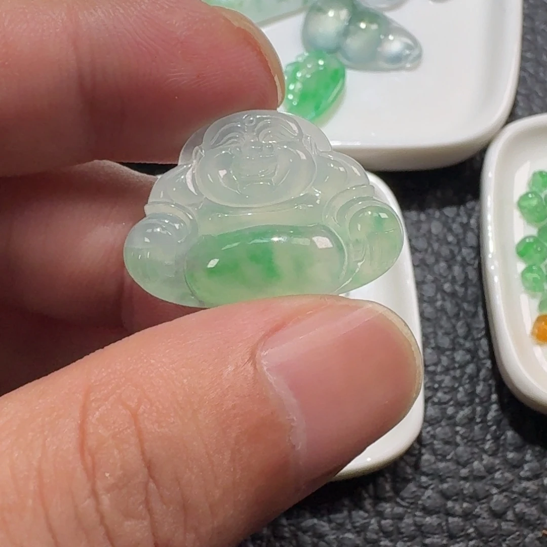 怎***啦颈饰未镶嵌翡翠佛公