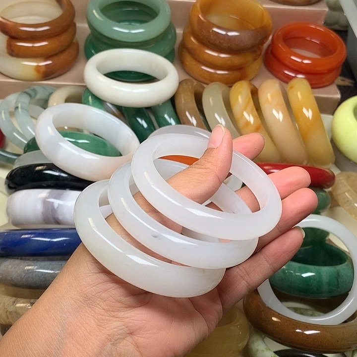 风***舟石英质玉手镯未镶嵌