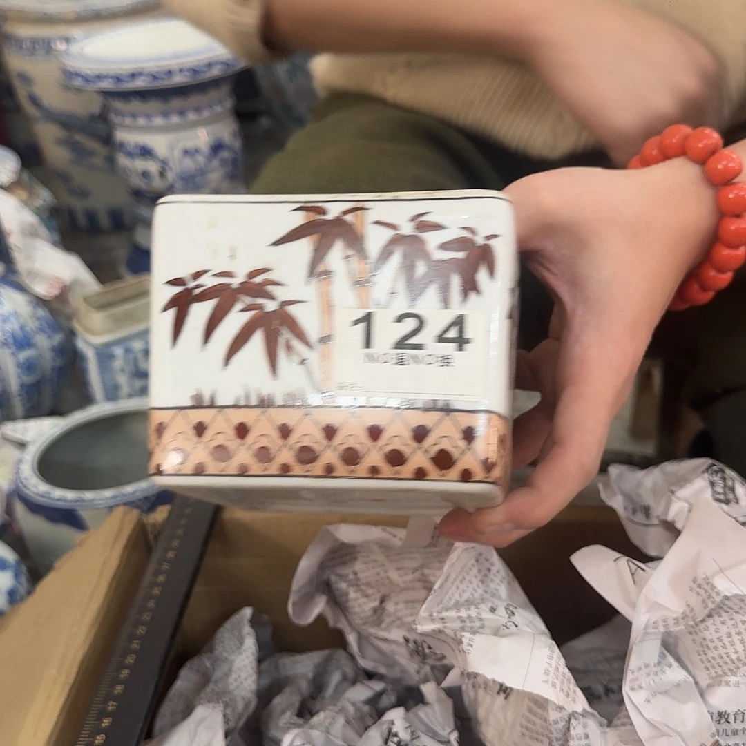 陶陶瓷，默认微瑕，介意勿拍。