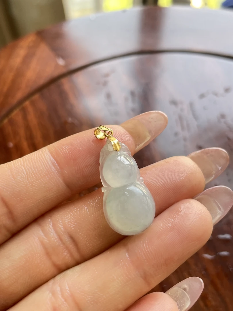 缅甸翡翠A货冰种葫芦吊坠