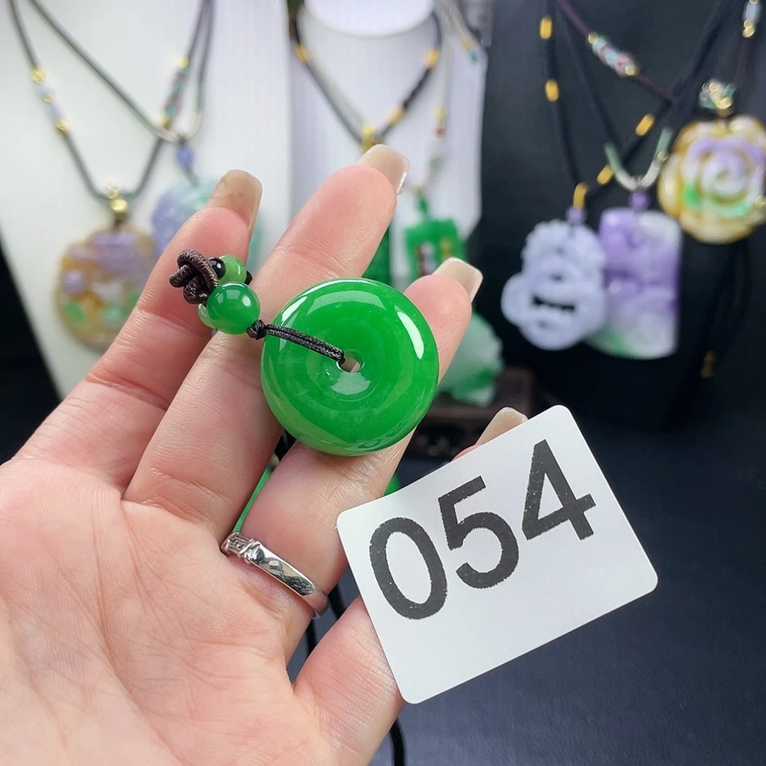 翡翠未镶嵌吊坠(赠链)