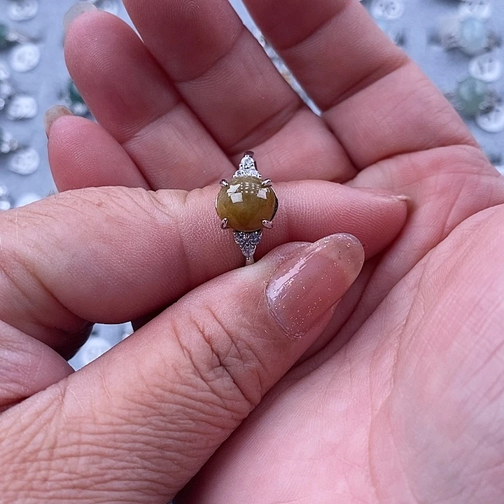未镶嵌戒指翡翠云**明缅甸