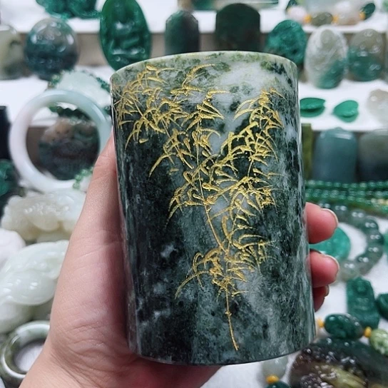 独山玉未镶嵌把件