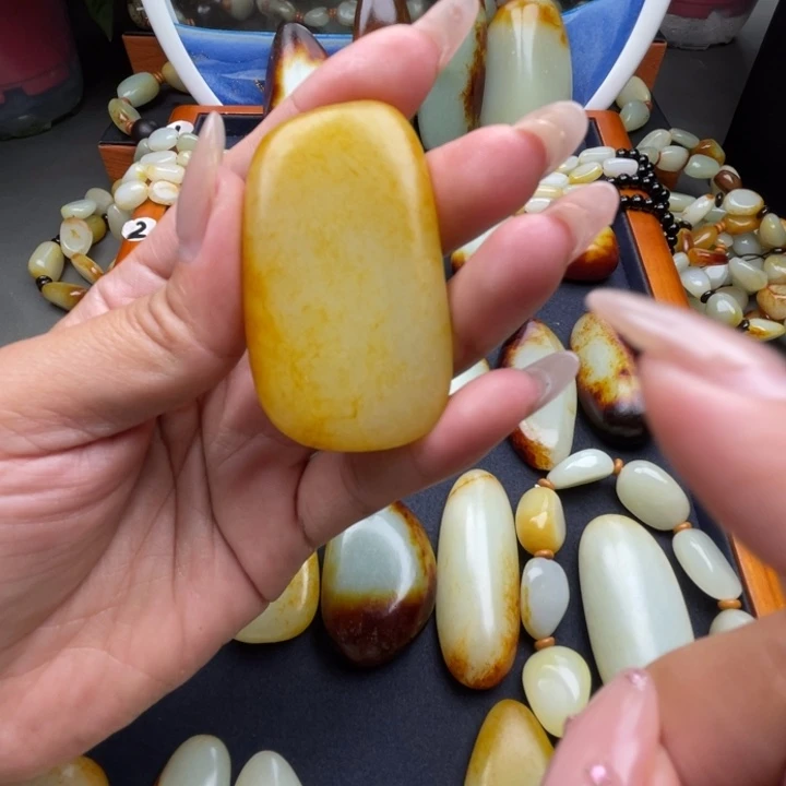 和田玉未镶嵌颈饰￥***￥