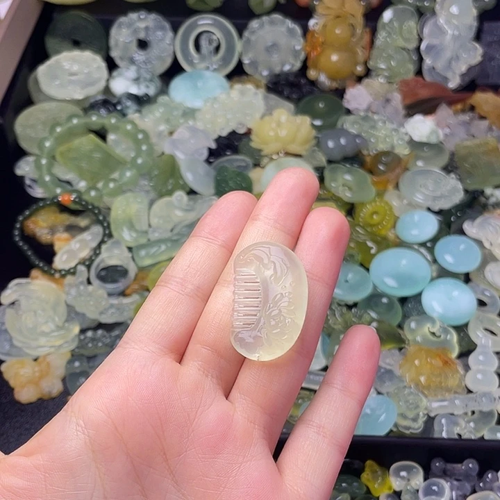 蛇纹石玉合金颈饰梳子