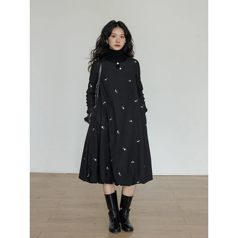 vastand维尚 冬季复古圆领刺绣长袖连衣裙清冷系黑色气质长裙子女