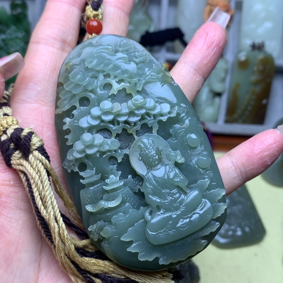 ****柯和田玉未镶嵌颈饰