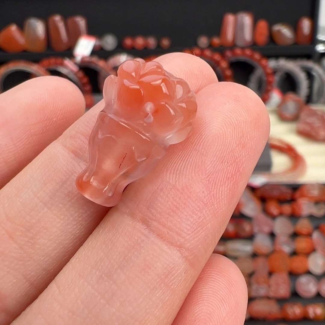 南红玛瑙未镶嵌颈饰莲花三通