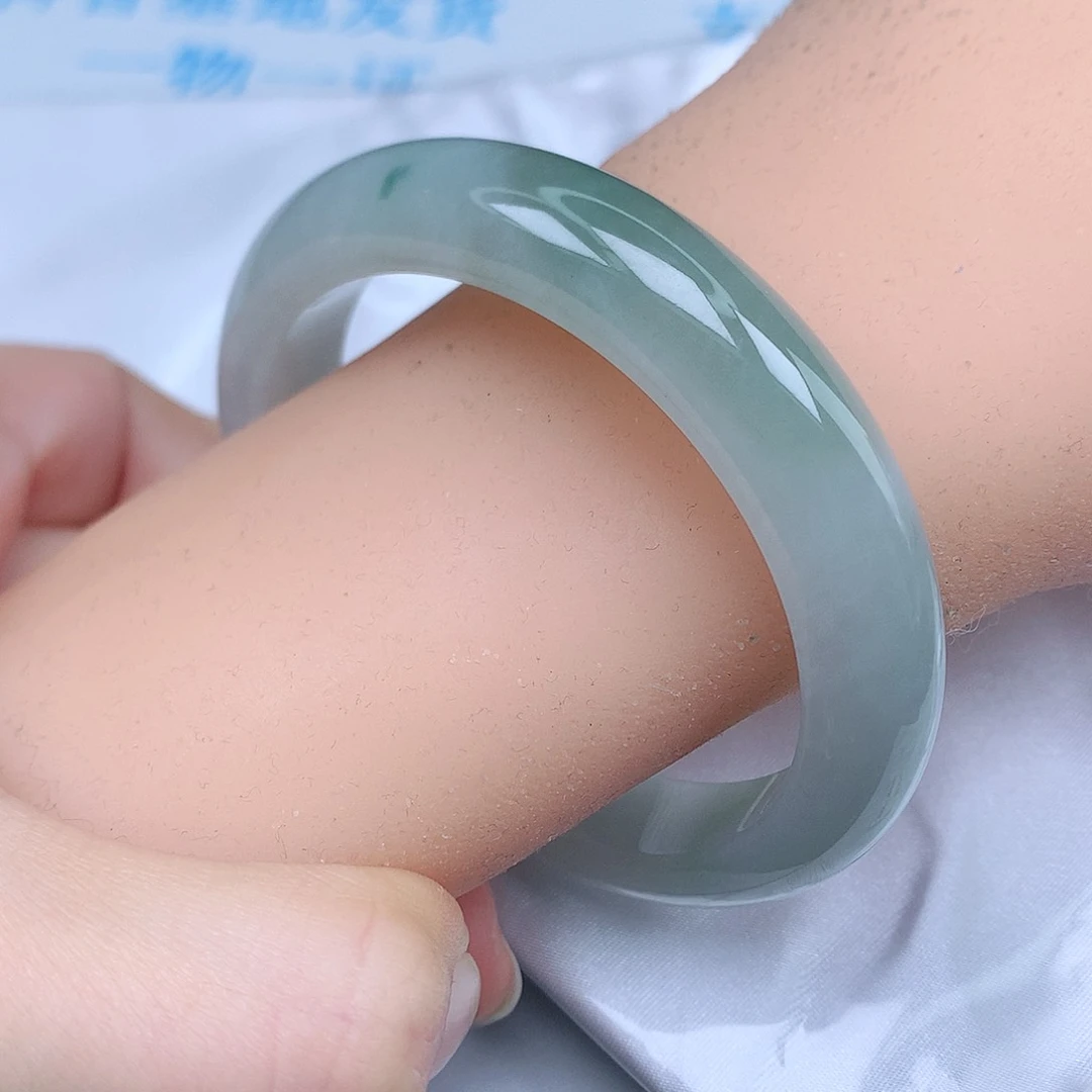 翡翠手镯未镶嵌天然