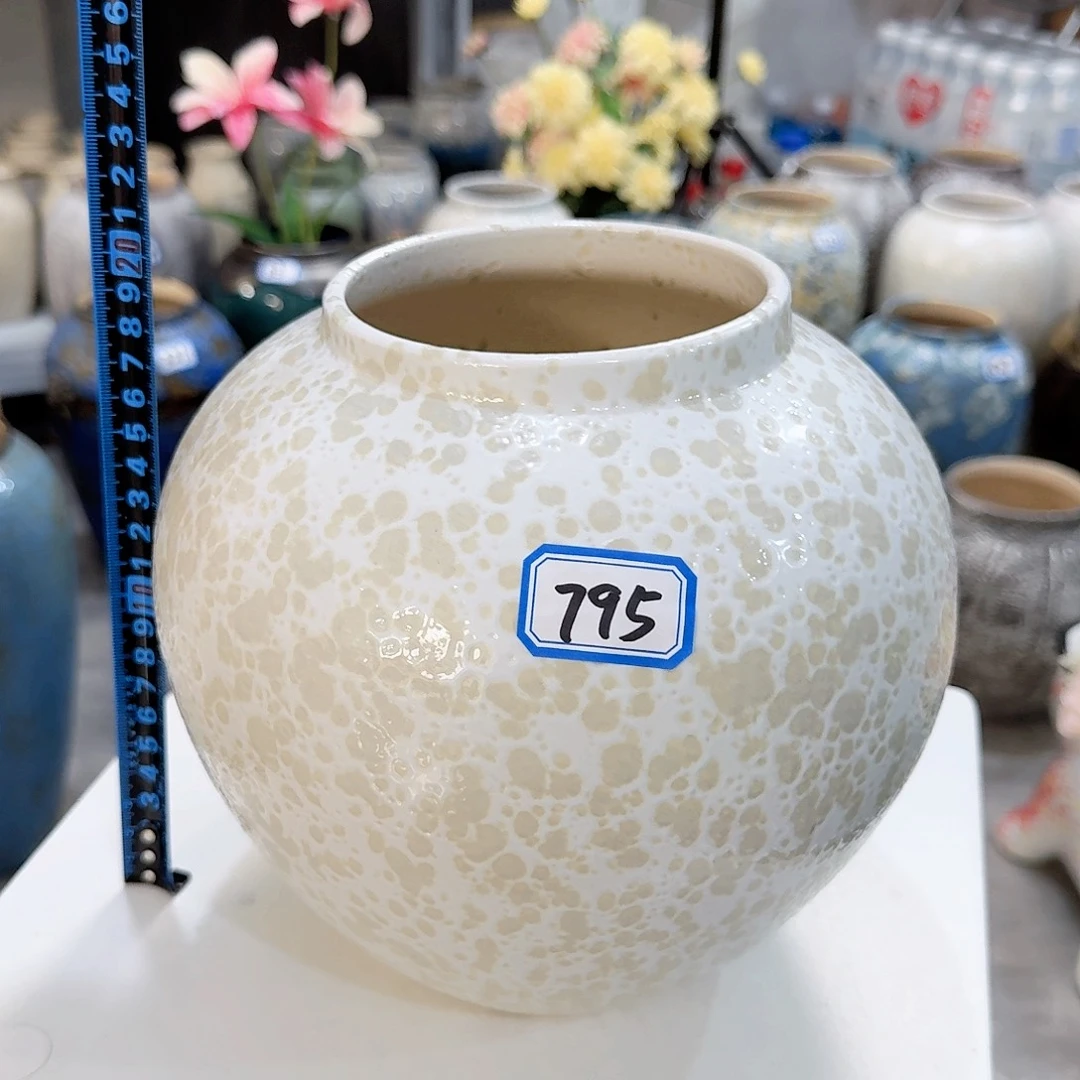 795号陶瓷高20厘米微瑕一个