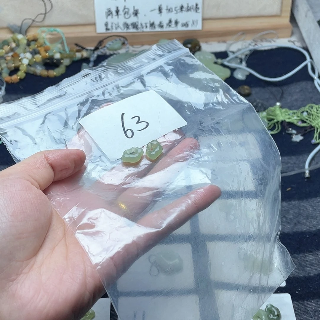 蛇纹石玉颈饰未镶嵌三***里