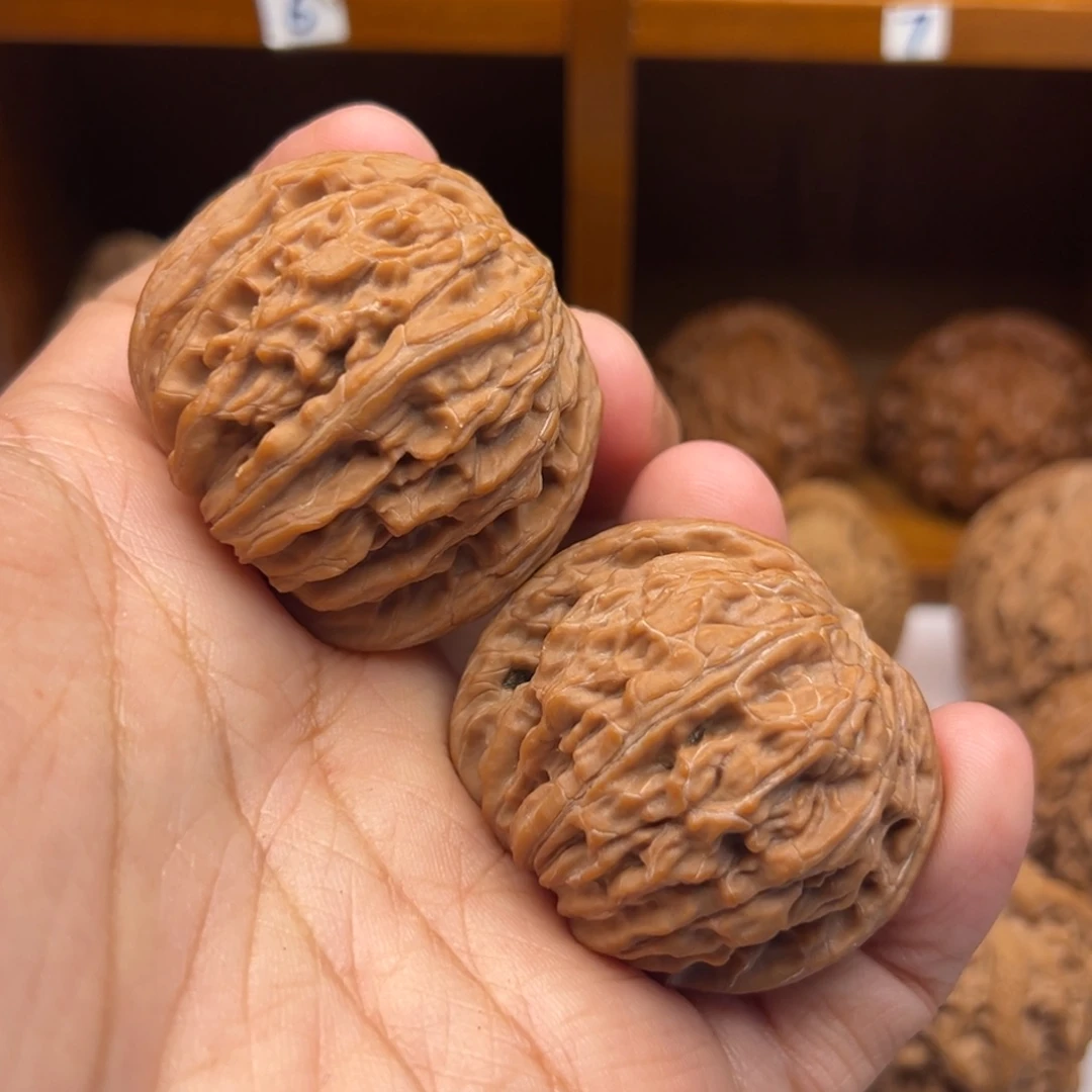 文玩核桃吊坠42磨盘有黄尖