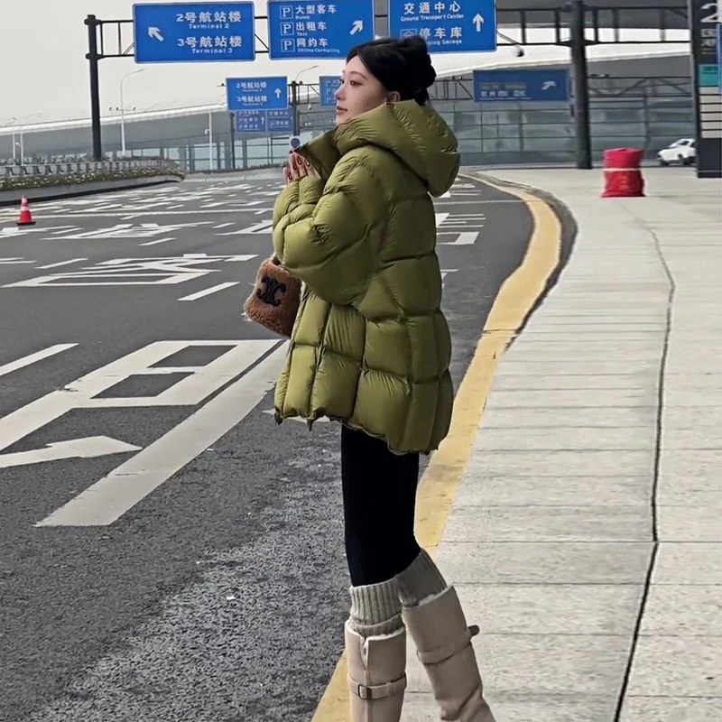 泡芙云朵方块绿色羽绒服女2024冬季新款90白鸭绒连帽豆腐块面包服