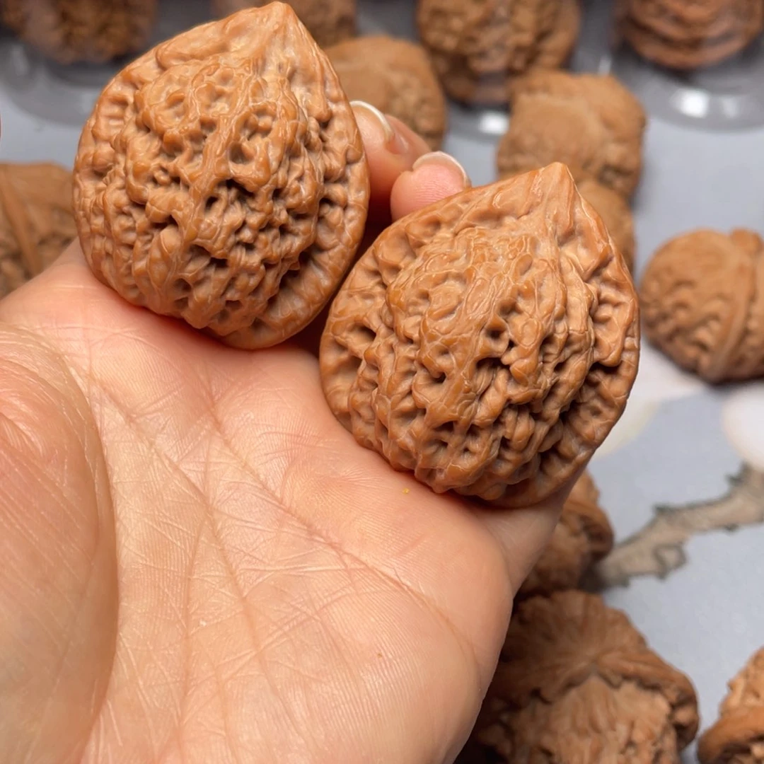 【闪购商品】文玩核桃吊坠忠**己金公子………