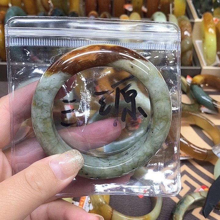 未镶嵌透闪石-蛇纹石玉手镯三***）