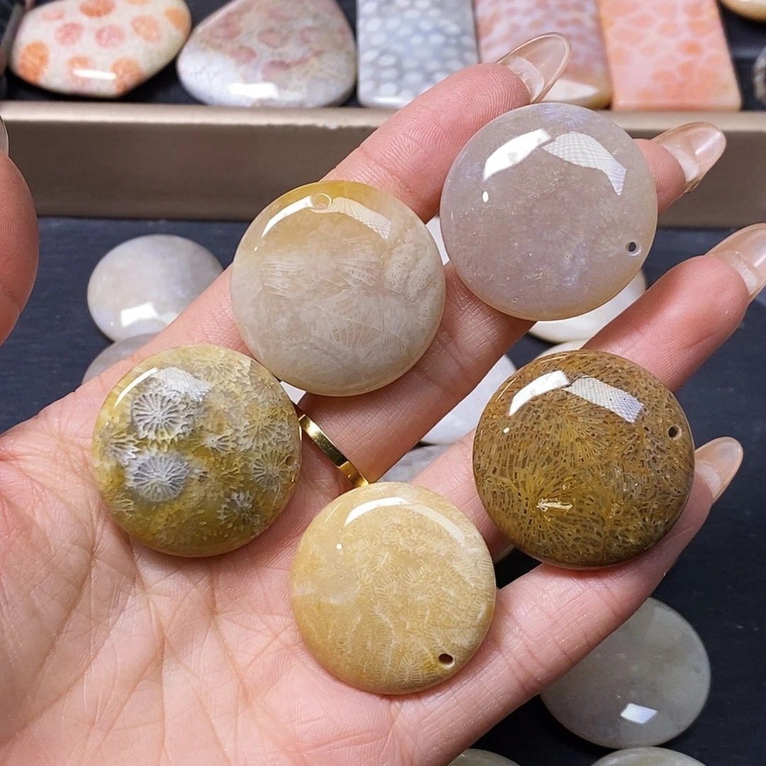 拉***亚查罗石合金颈饰吊坠