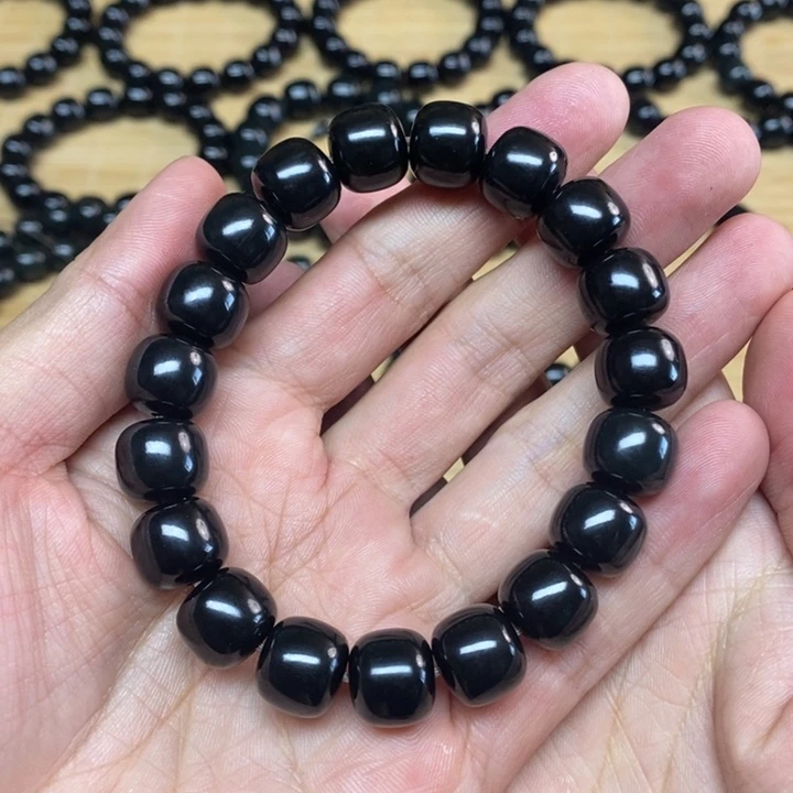 徐***灰和田玉未镶嵌手链