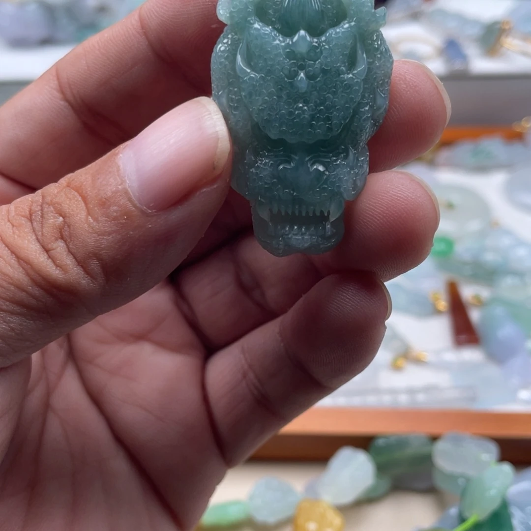 翡翠未镶嵌颈饰翡翠冰绿龙