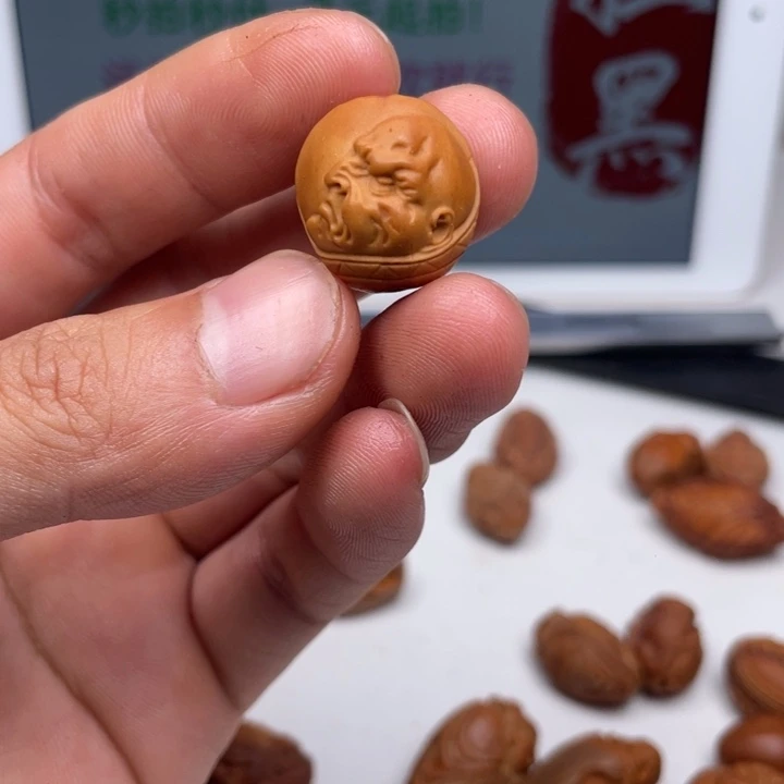 吊坠橄榄核橄榄核雕刻单子。