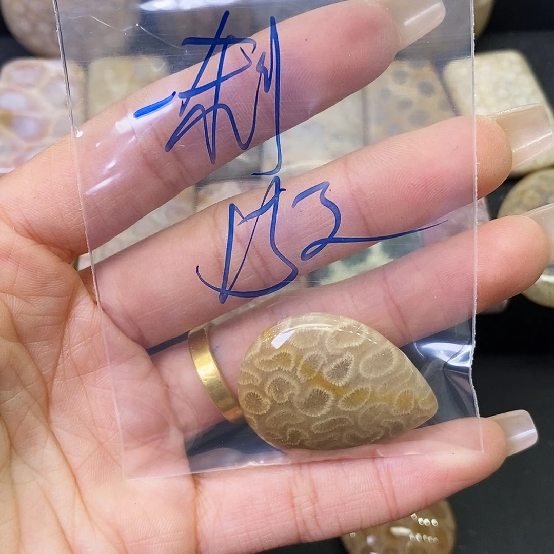 硅化玉颈饰合金一****?