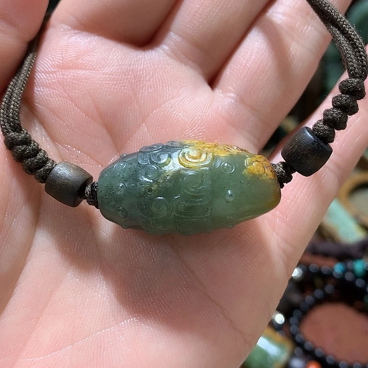 未镶嵌岫岩河磨玉（透闪石质玉）挂件