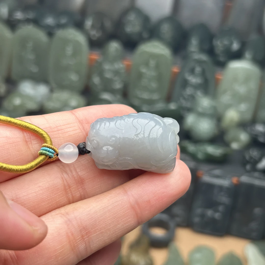 精品和田玉玉挂件