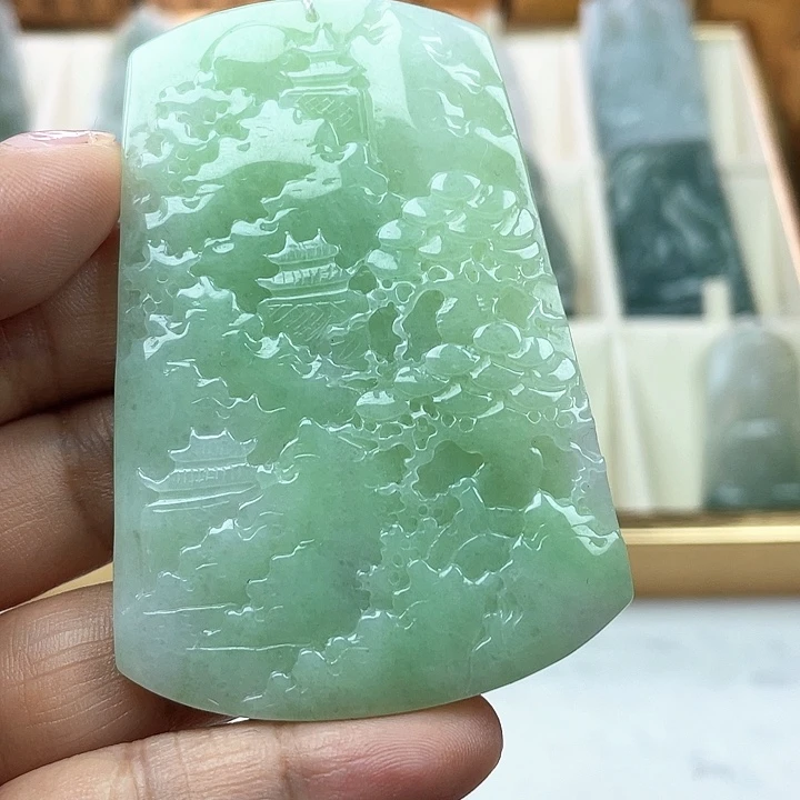 翡翠未镶嵌颈饰天然翡翠A货山水牌